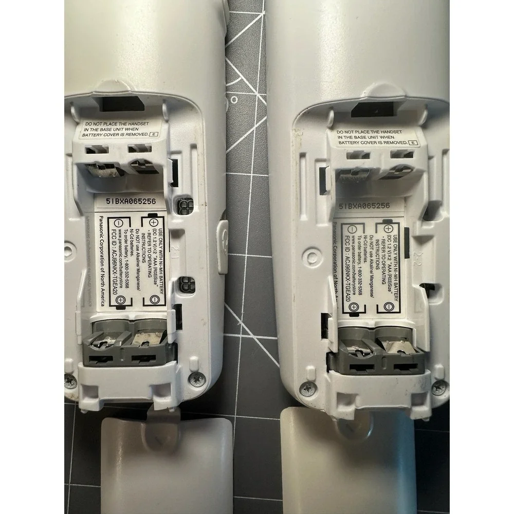 2 Handsets! Panasonic KX-TGEA20 Handsets w/ Ni-MH Batts. KX-TGE260 Base Charger